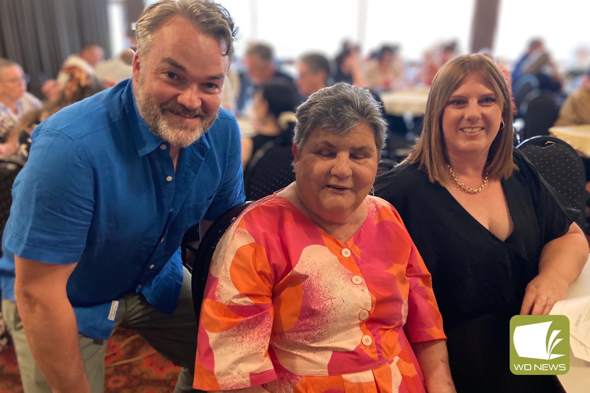 Starstruck: The Chase’s Brydon Coverdale, pictured with Jan Edwards and her daughter Kellarnie, was among attendees at last Friday’s trivia night and silent auction fundraiser.