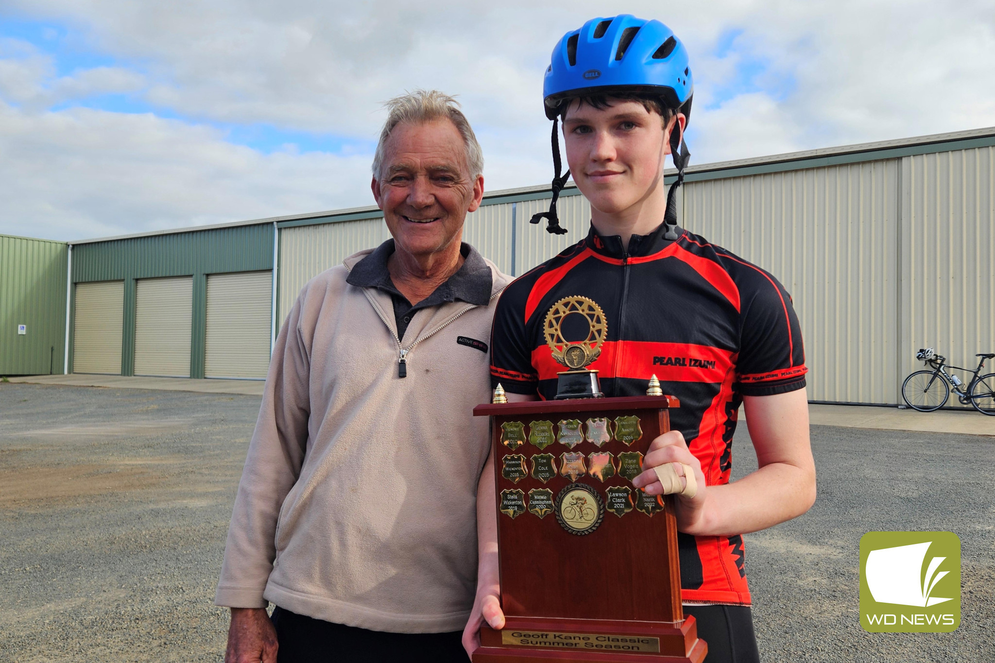 Chris Kane (son of Geoff) presented the Geoff Kane Memorial award to winner, Finn Baxter.