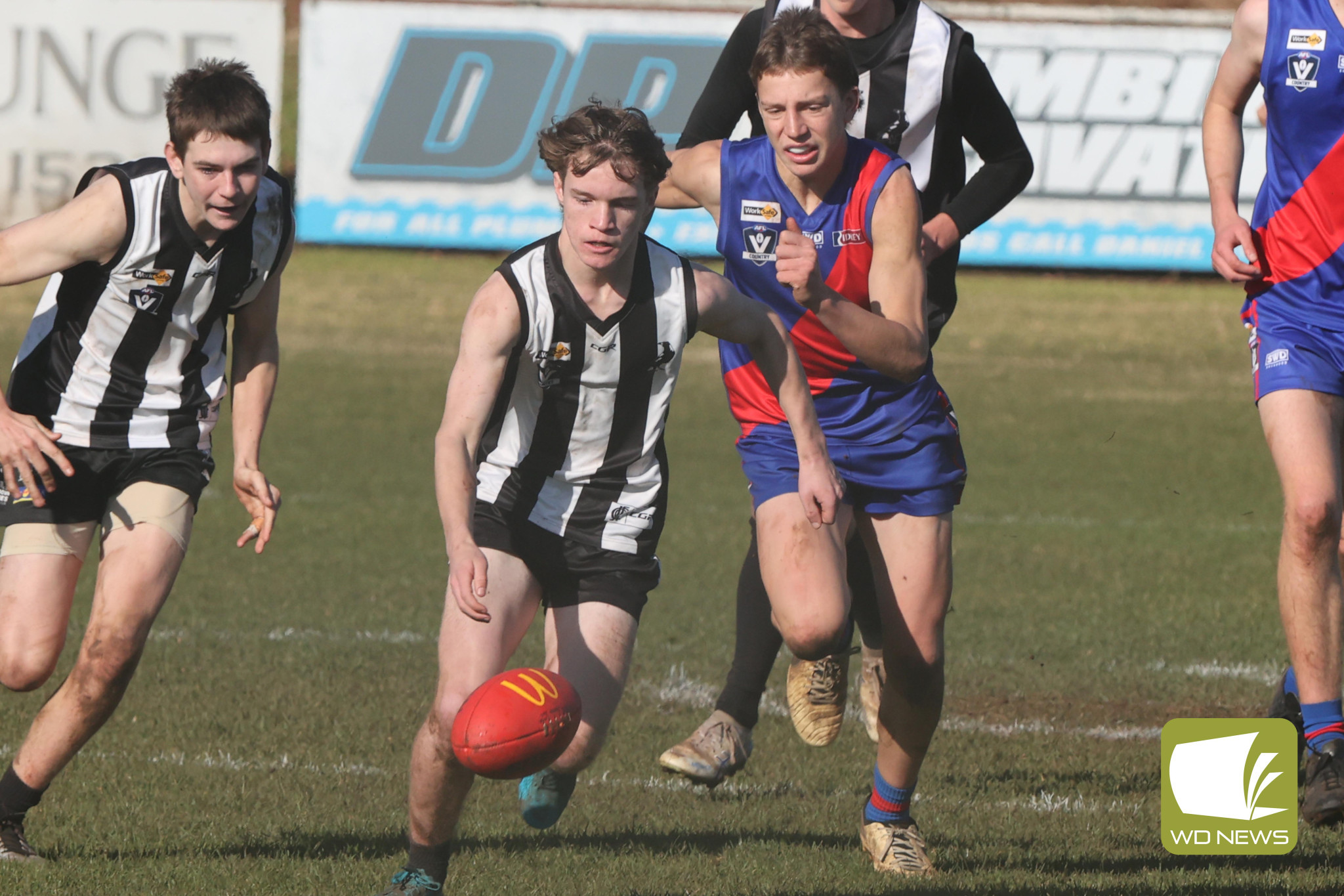 Magpies hold on for narrow win - feature photo