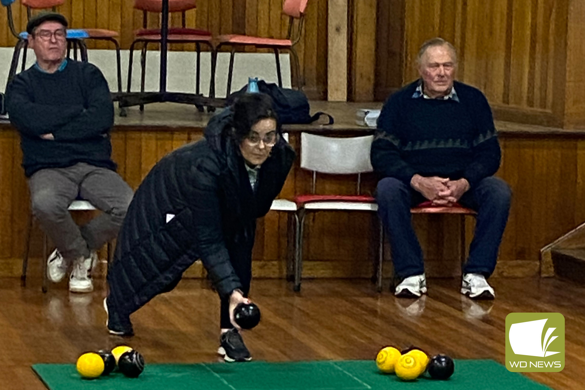 Mepunga 4's Second Gayle McPherson delivers her second bowl against Scotts Creek 2 as Harry Gilchrist (back left) and teammate Ian Heatley (back right) watch on.