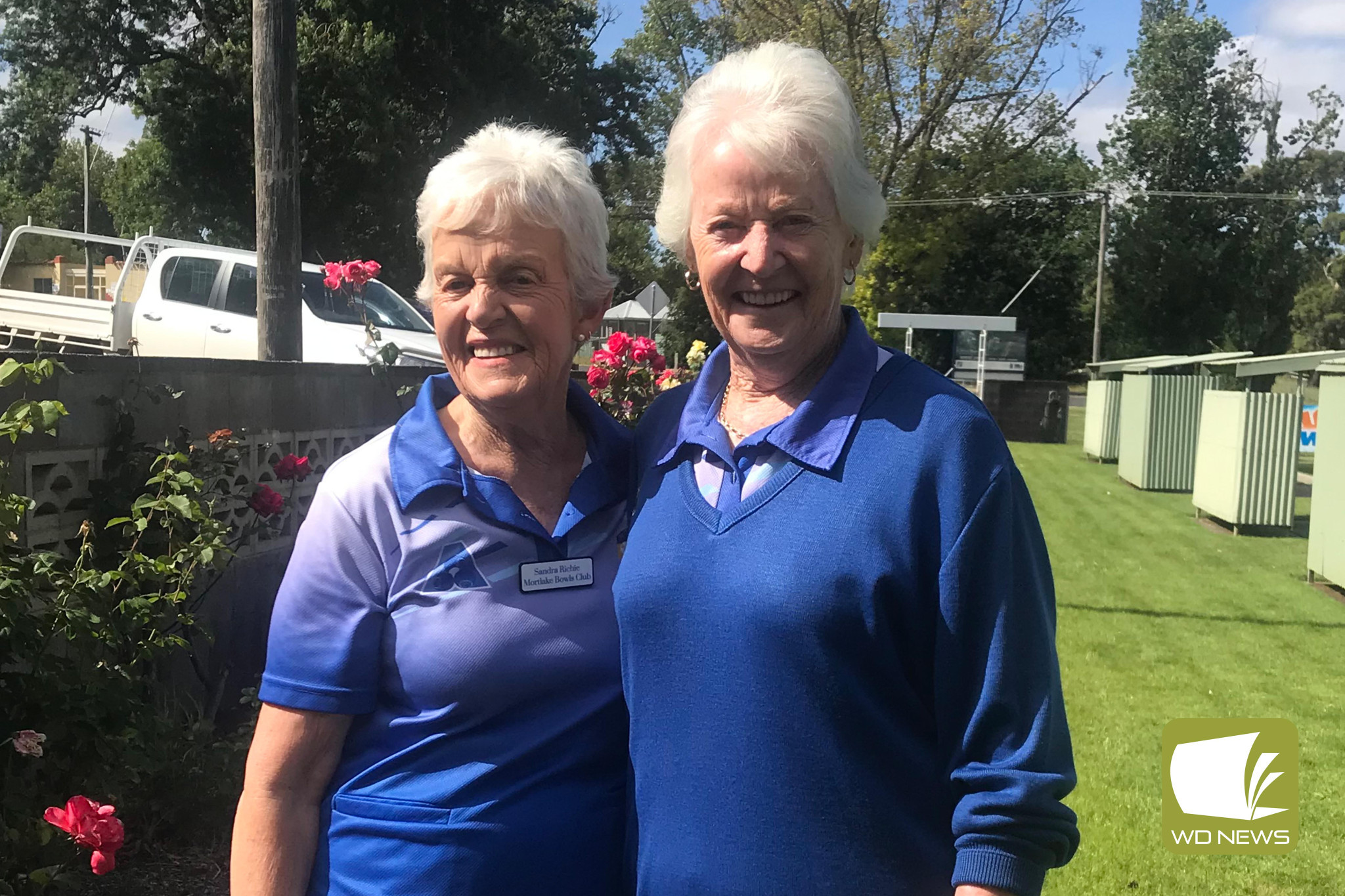 A grade women’s champion Gertie MacDonald (right) and runner-up Sandra Richie.