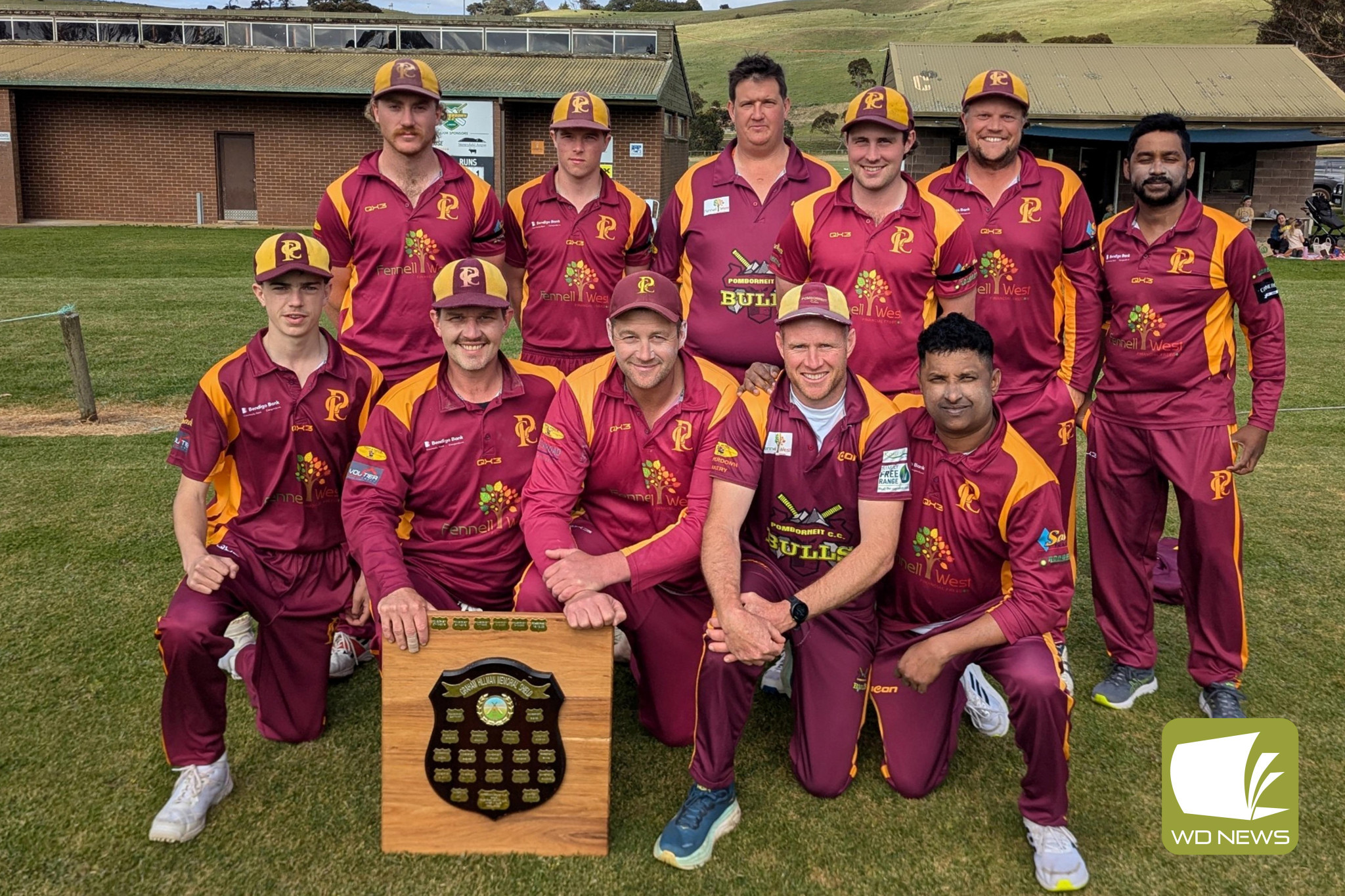 Pomborneit’s division one side with the Graham Hillman Memorial Shield.