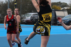 woorndoo-mortlake-netball-4.jpg